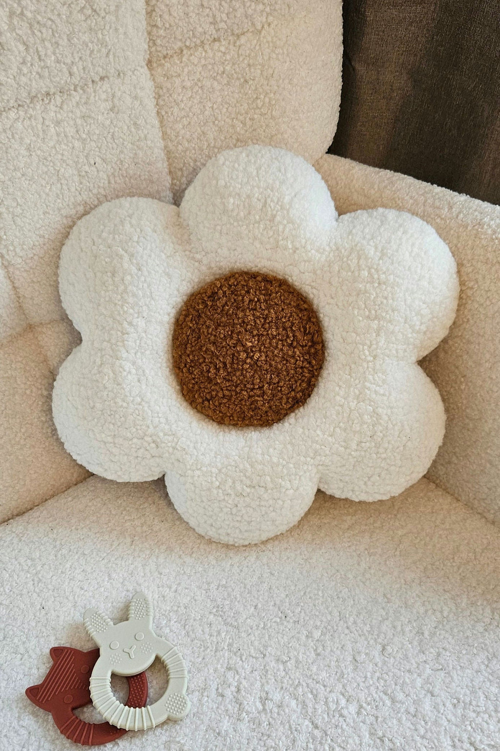Flower daisy wall decoration off-white/ochre yellow nursery, boucle wall decoration, children's room, baby room, clouds, flower