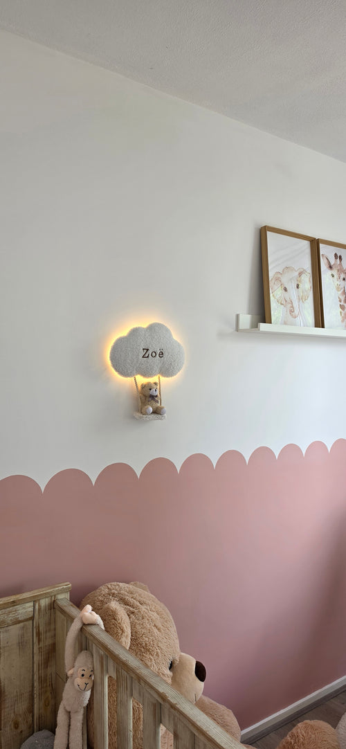 Gepersonaliseerde Teddy Wolkenlamp met Naam & Beertje op Schommel