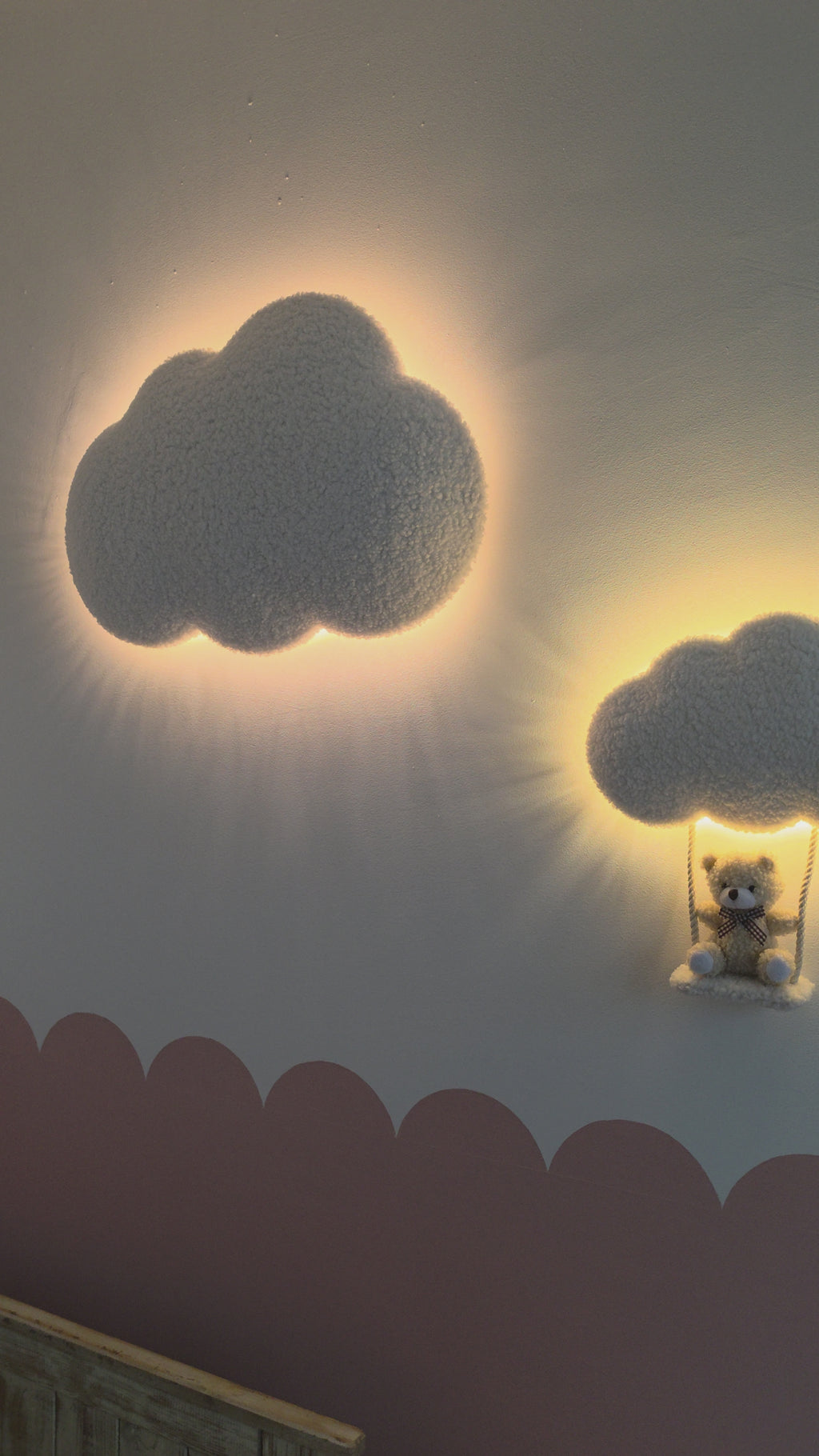 Teddy Set van 2 Wolken Nachtlampen – Babykamer Wandlampjes (Groot + Medium met schommel en beer)
