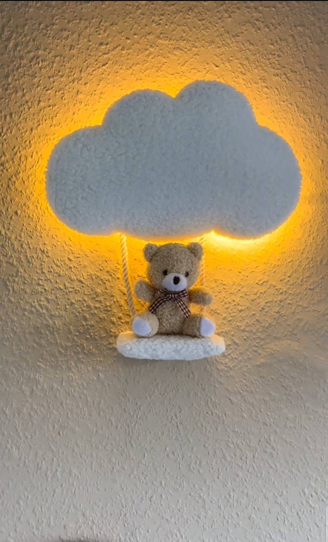 Medium Wolkenlamp met Beertje op Schommel – LED Nachtlampje op Batterij