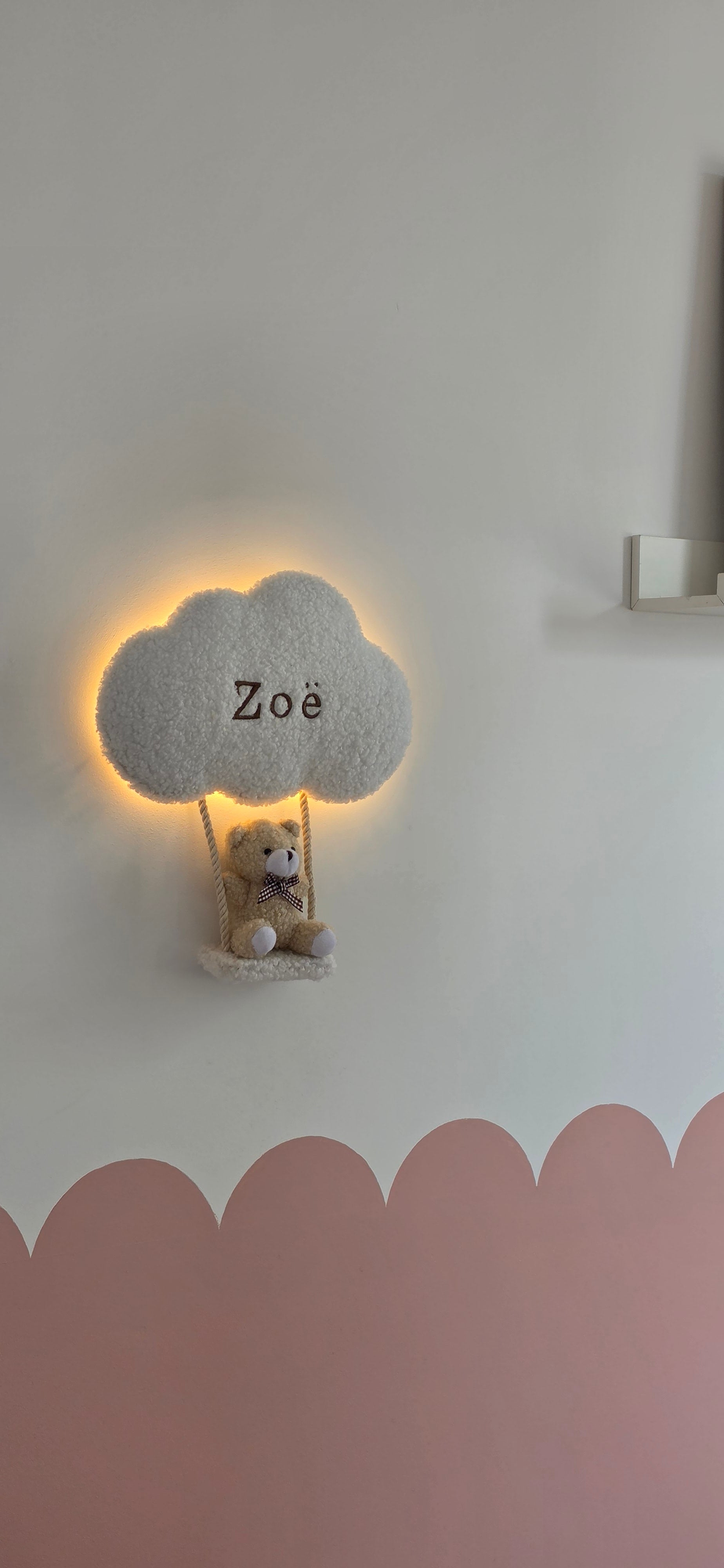 Gepersonaliseerde Teddy Wolkenlamp met Naam & Beertje op Schommel
